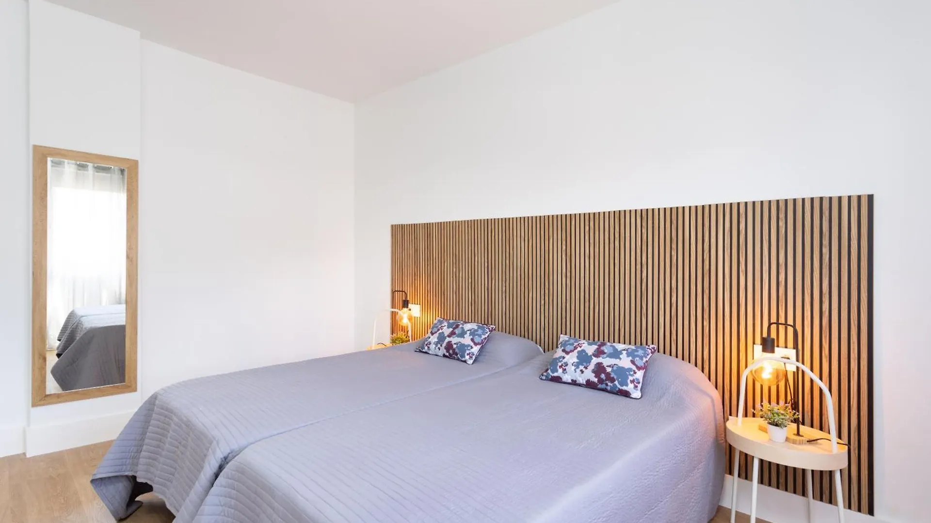 Apartment Home2Book Vibrant & Trendy Apt Santa Cruz Center