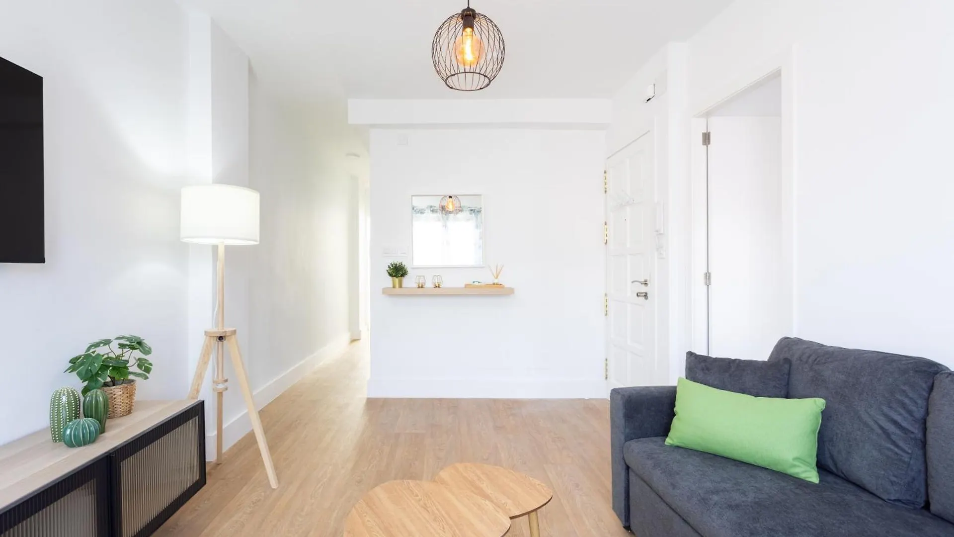 Home2Book Vibrant & Trendy Apt Santa Cruz Center