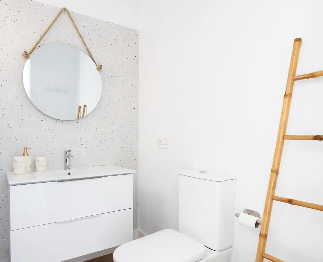 Home2Book Vibrant & Trendy Apt Santa Cruz Center Spain