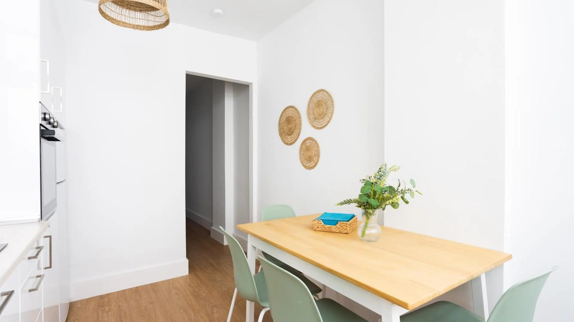 Home2Book Vibrant & Trendy Apt Santa Cruz Center Apartment