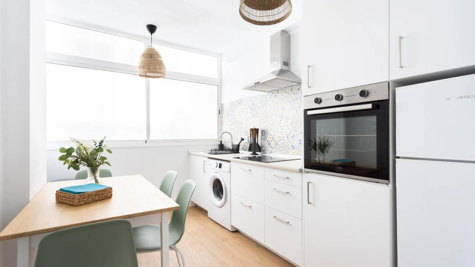 Home2Book Vibrant & Trendy Apt Santa Cruz Center